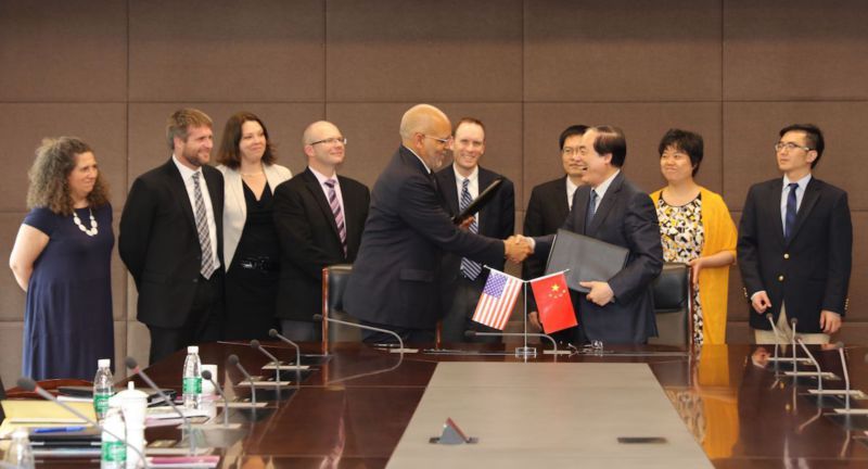 南京大学—格林奈尔学院合作三十周年  续签第七个五年合作协议